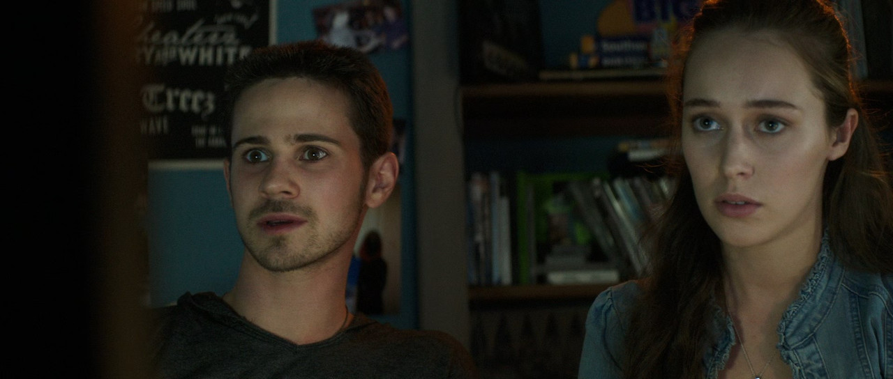 Friend Request 2016 (1080p x265 10bit Tigole).mkv_snapshot_00.29