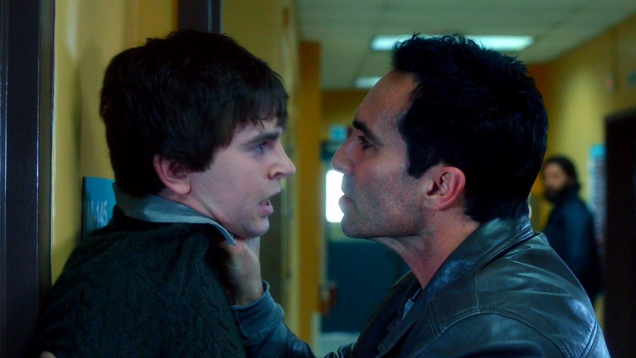 Bates.Motel.5x01.Dark.Paradise.ITA.ENG.720p.BDMux.x264-Morpheus.