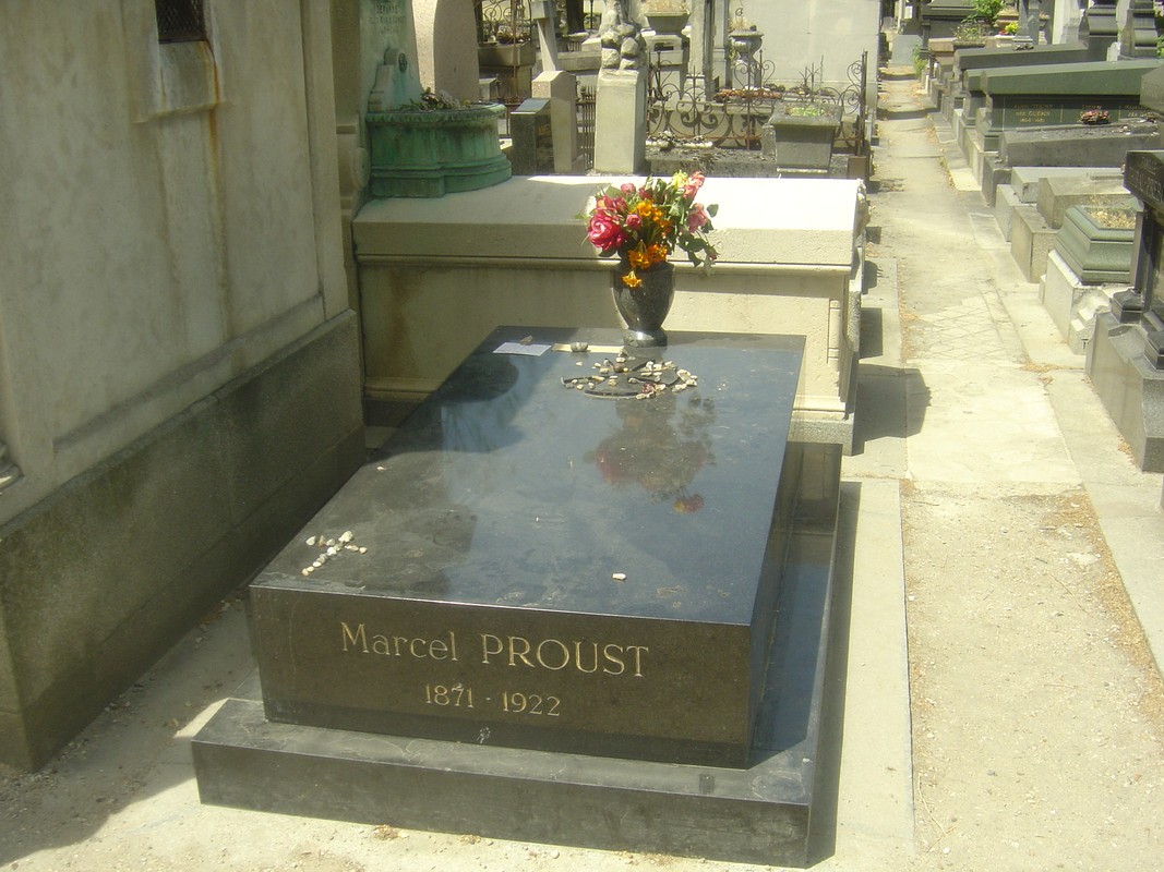 The-tomb-of-Marcel-Proust-Pere-Lachaise-Paris-2011