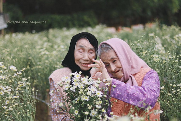 [Image: cac-cu-chup-hinh-voi-hoa_(7)_50w.jpg]