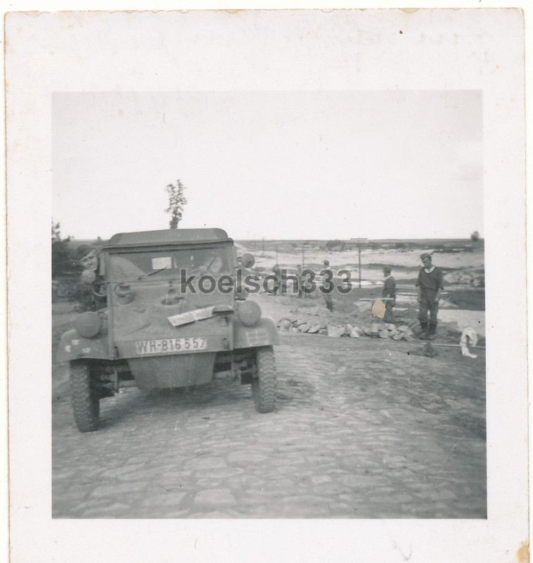 Foto Kiew Ukraine VW Kübelwagen PKW Kfz Kennzeic
