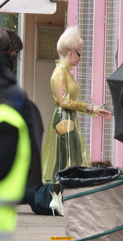 [Image: Maisie-Williams-See-through-outfit-on-th...2021-3.jpg]