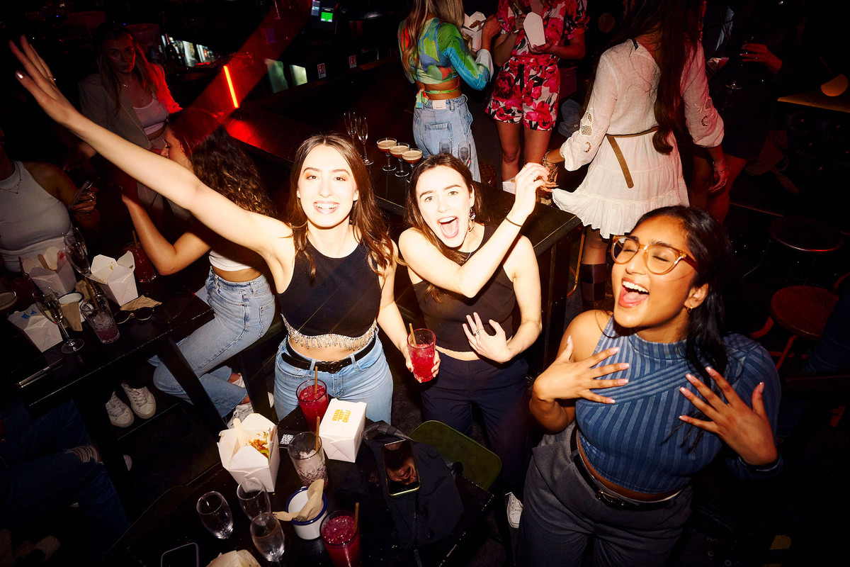 The-Cocktail-Club-Reading-2