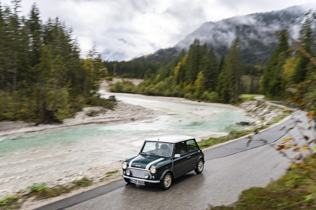 P90442245_highRes_mini-cooper-mk-vii-1