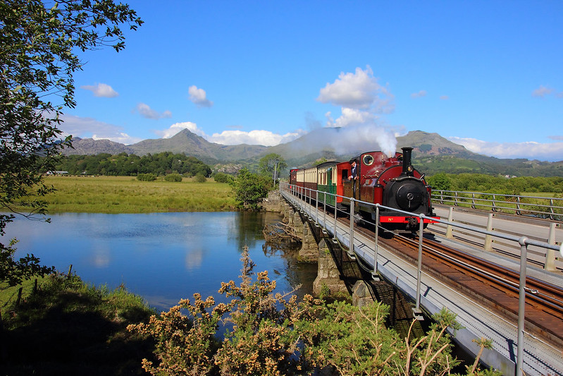 redtrainwales.jpg