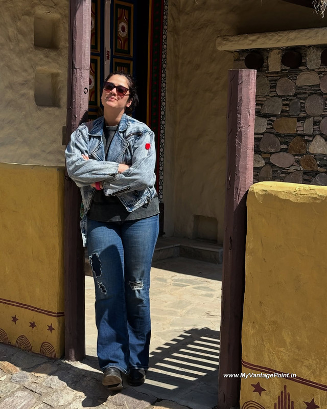 31-Girija-Oak-Godbole-Hot-Photos-HD-Mobile-Wallpaper-In-Western-Outfits-My-Vantage-Point