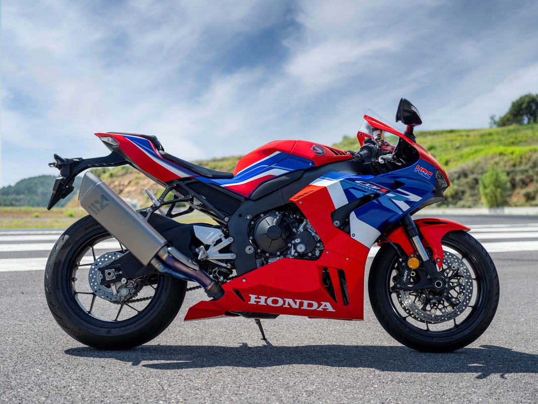 Спортбайк Honda CBR1000RR-R Fireblade 2022