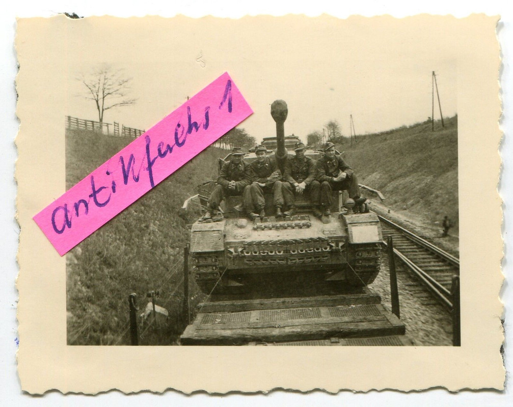 Deut. Panzer IV lang mit 415 und Seitenschürze 1