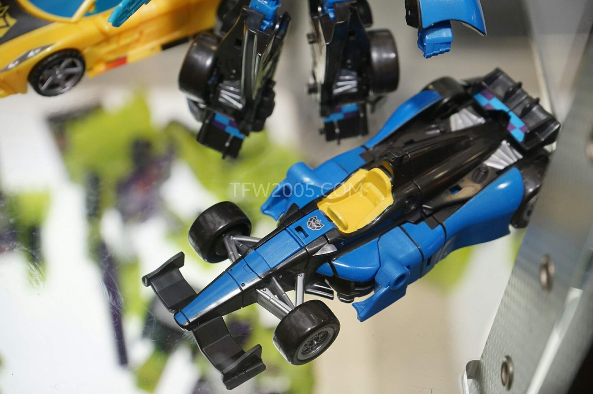 SDCC2015-Hasbro-Case-Transformers-Combiner-Wars-