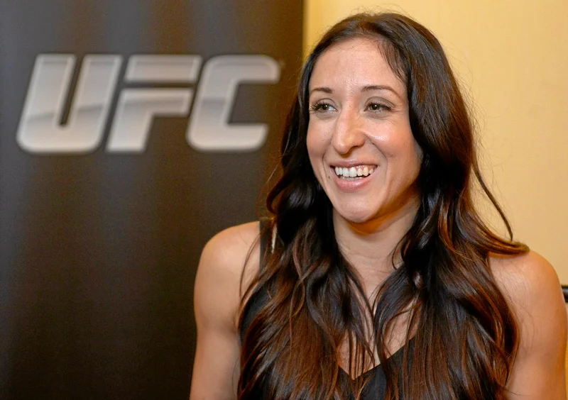 Джесика Пен срещу Бриана Фортино на UFC Fight Night 210