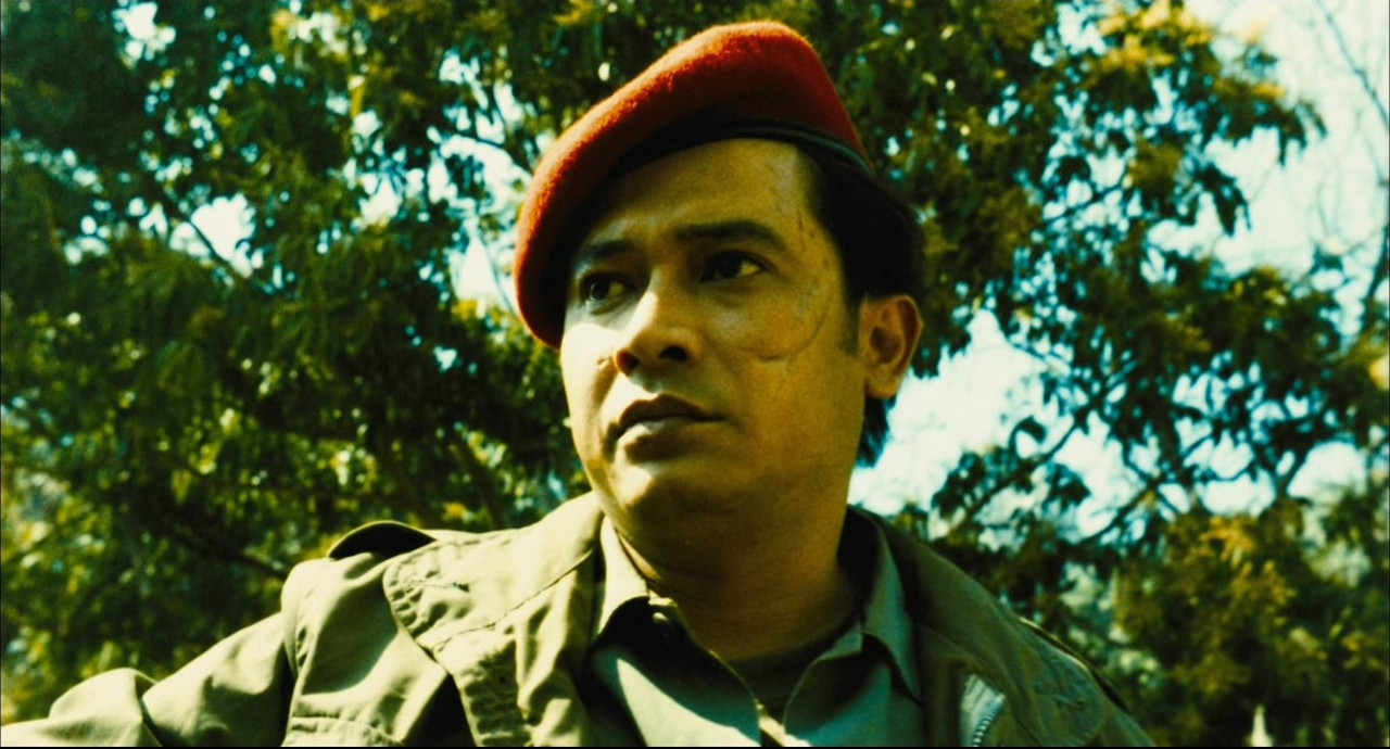 Born to Fight (2004) (1080p BluRay x265 HEVC 10bit EAC3 5.1 Thai + English SAMPA) [QxR]