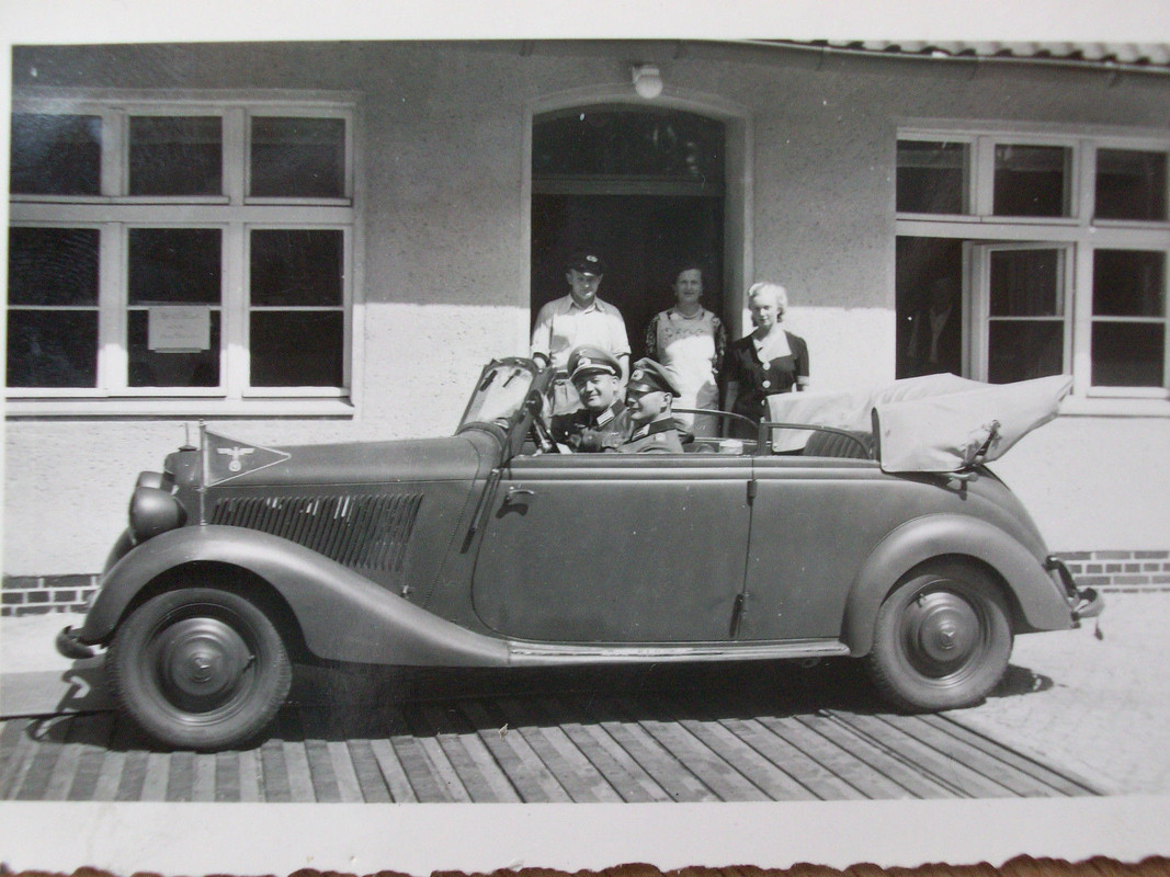 PKW Mercedes Benz 170V Kabriolett mit Offizierst