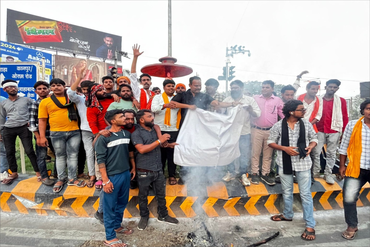 बजरंग दल ने फूंका आतंकवाद का पुतला