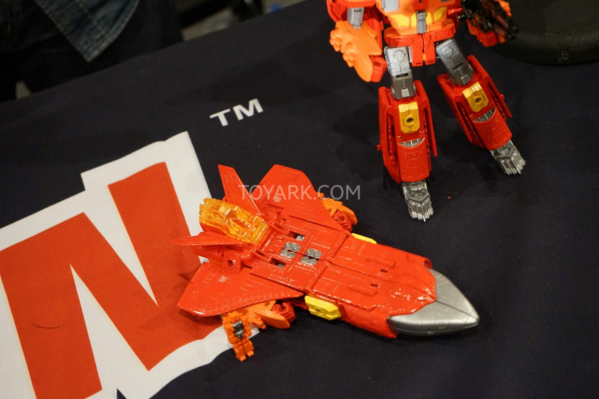 NYCC2015-Hasbro-Sentinel-Prime-002