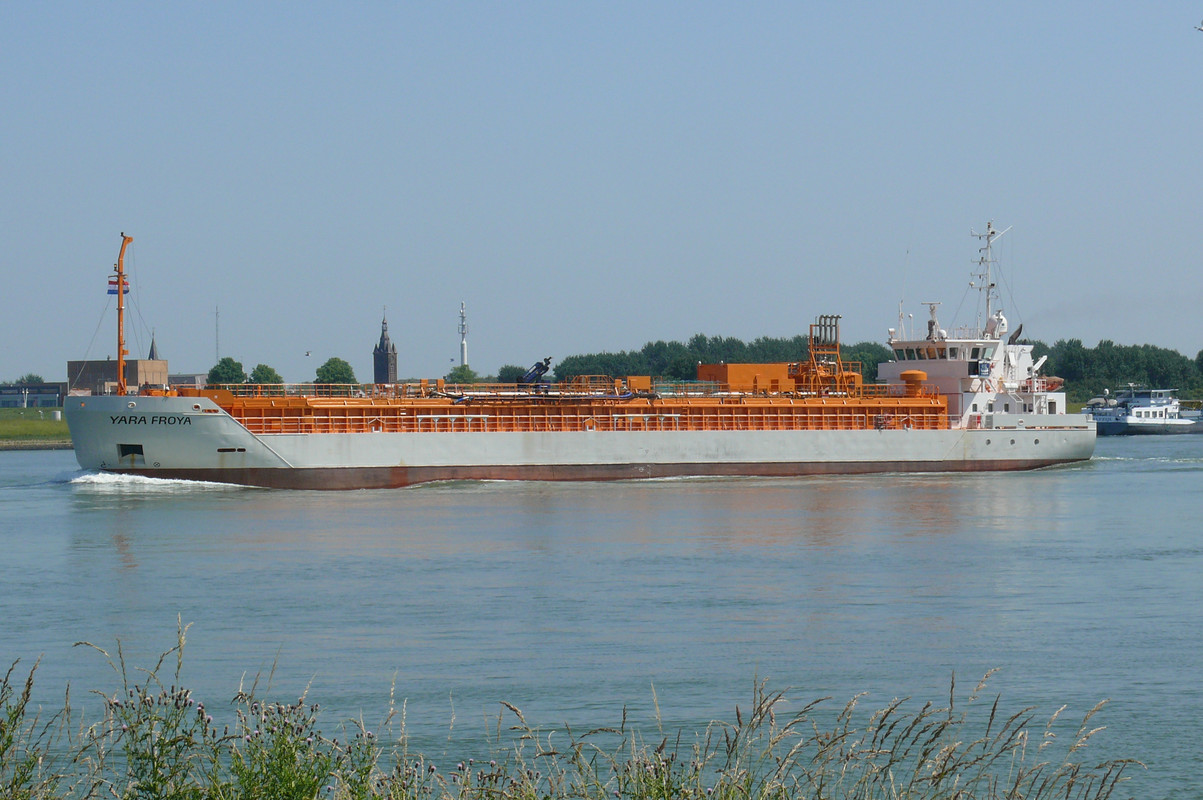 Flinterboreas als Yara Froya@WesterscheldeTerneuzen07072013hp (1)