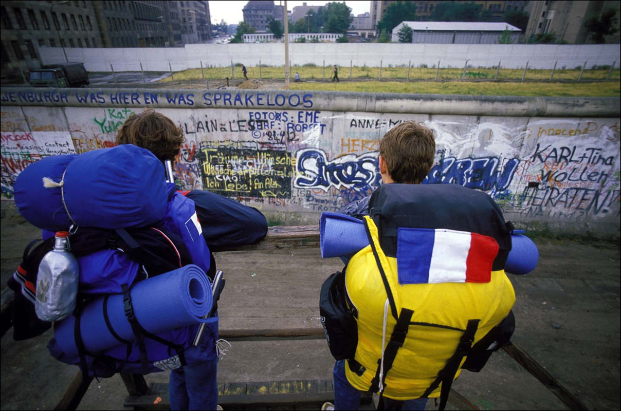everyday-life-berlin-wall (9)