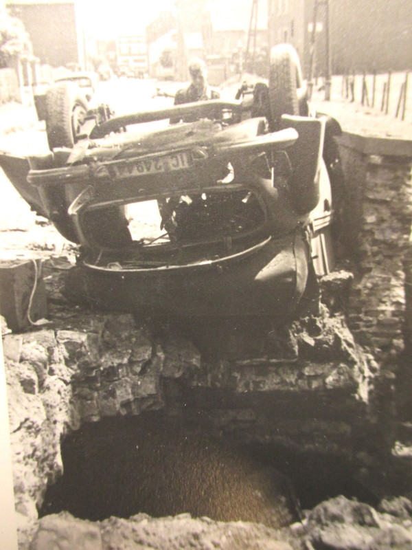 Foto des 2. WK WW Rar Beute Fahrzeug PKW zerstör