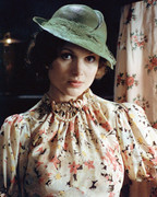madeline-smith-b09