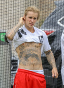 Justin-Bieber-superficial-guys-53