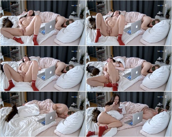 Hot-Pussy-Rub-In-The-Dark-When-Paul-Sleep-In-Bed-02-12-2024-3.jpg