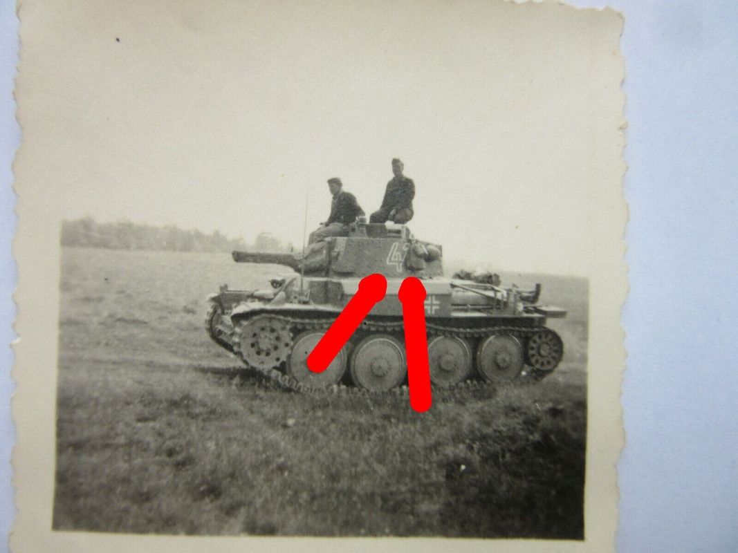 Foto Panzer 38 T Tschechien Praga Skoda Beutepanzer Kennung (1)