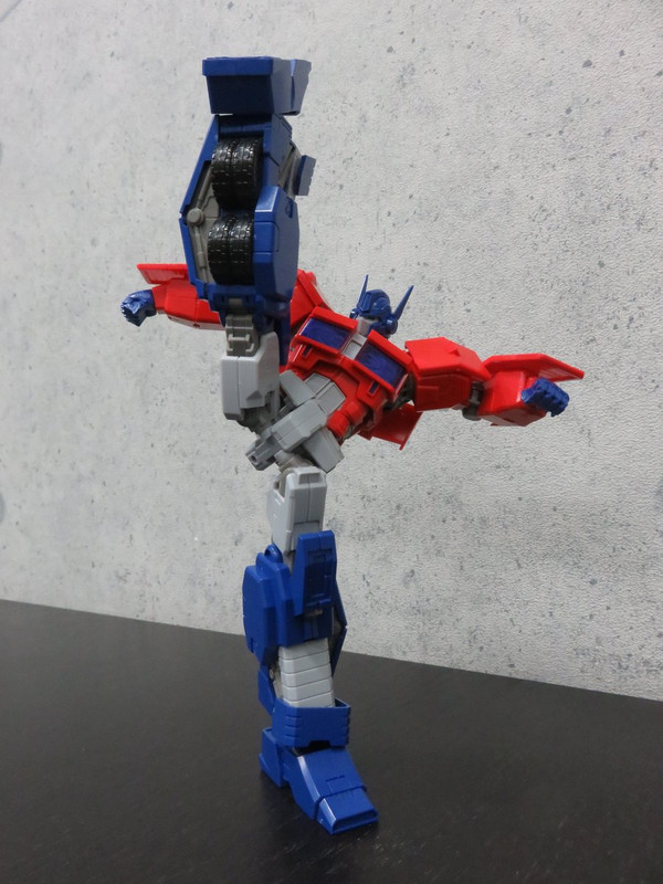 Flame-Toys-IDW-Optimus-Prime-Test-Shot-02