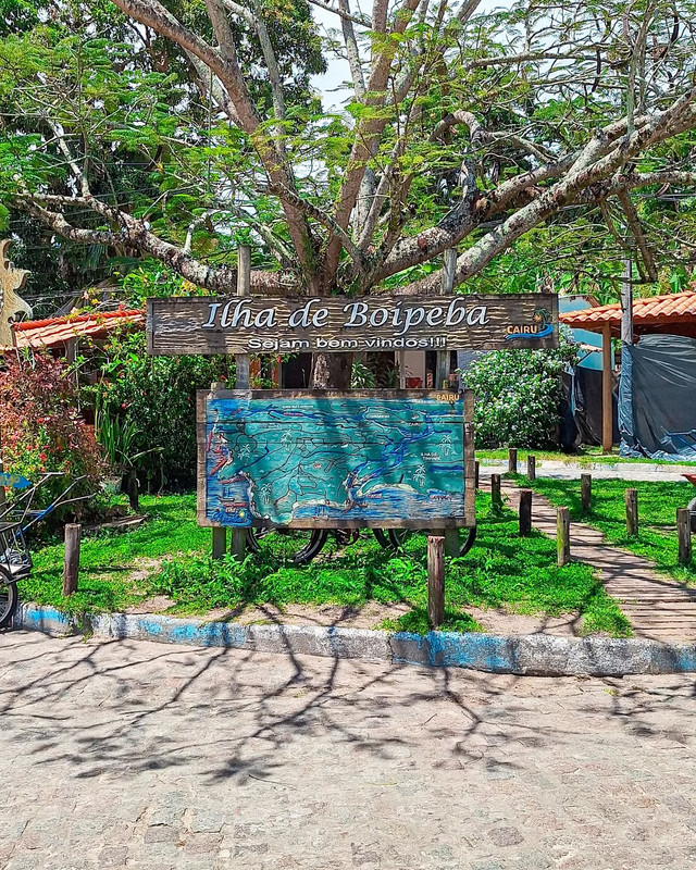 Mapa turístico informativo da Ilha de Boipeba na entrada principal