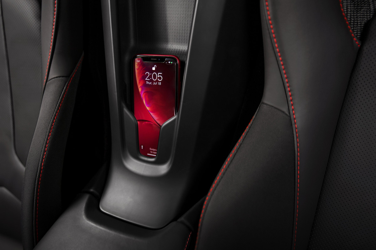 2020-Chevrolet-Corvette-Stingray-016
