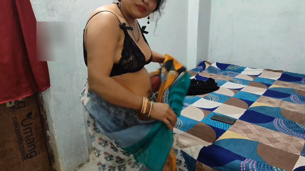 Desi Indian Husband Wife Gives Oral Sex Pleasure to Each other.mp4_snapshot_00.28.000