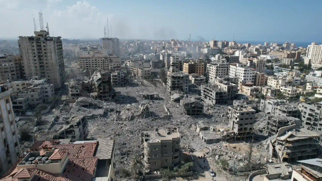 Al Rimal Mahat Destroyed buildings following the Israeli airstrikes in the al Rimal ...