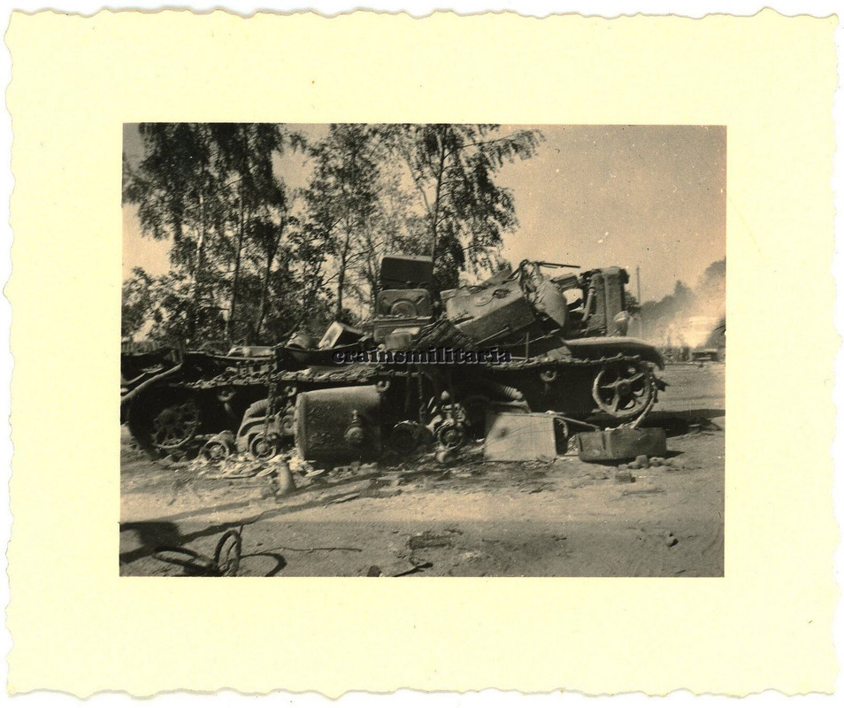Orig. Foto zerstörte russische Panzer Tank bei BREST-LITOWSK Weissrussland 1941 (1)