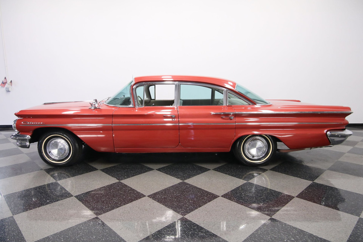Avec quel modèle avez vous appris à conduire ? 1960-pontiac-catalina-sedan