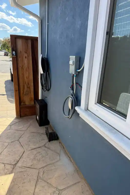 Home electrical panel modernization by certified electrician