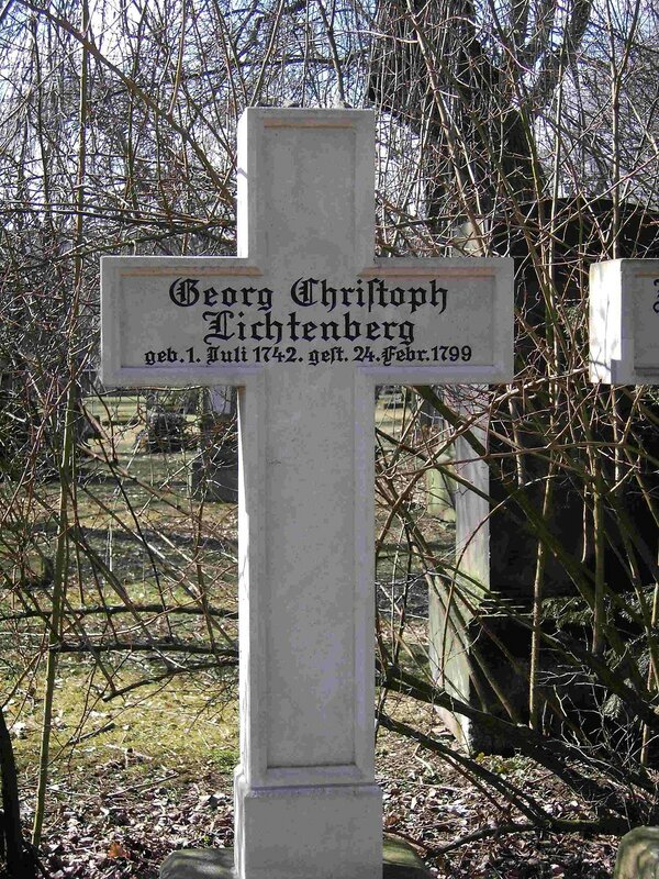 G-ttingen-Grave-of-Georg-Christoph-Lichtenberg-02