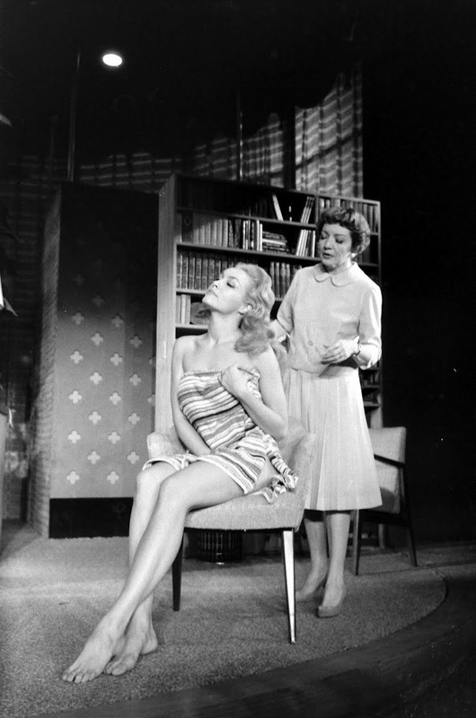 Julie_Newmar_mc25