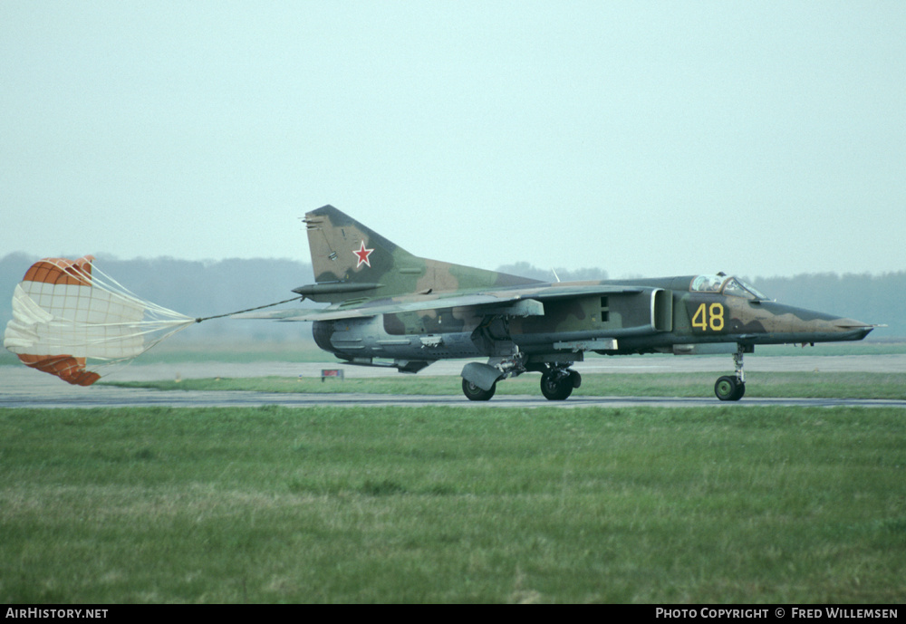 19 GvAPIB Mig-27D Yellow 48_61912559193_29.04.91