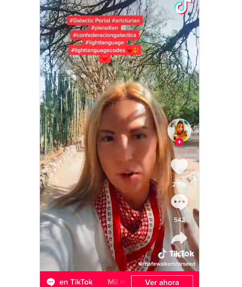 Mujer asegura ser un “portal galáctico” y se vuelve viral en TikTok