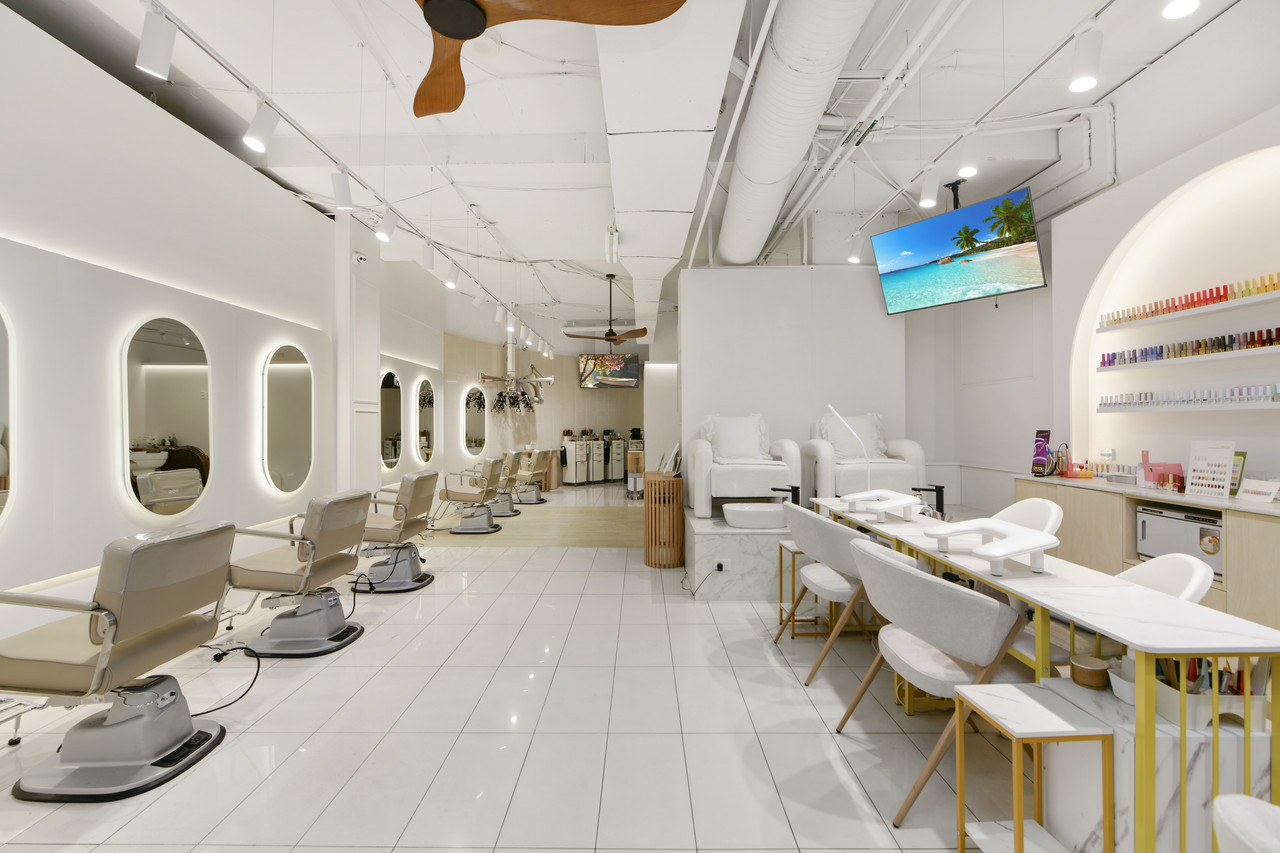 Styling Zone & Wash Bay
