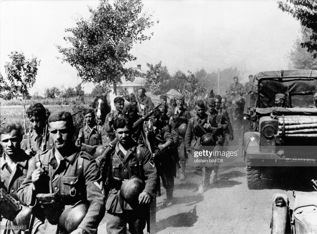 Deutsche Truppen auf dem Vormarsch in Richtung Smolensk im Mittelabschnitt der Ostfront (HG Mitte)- 