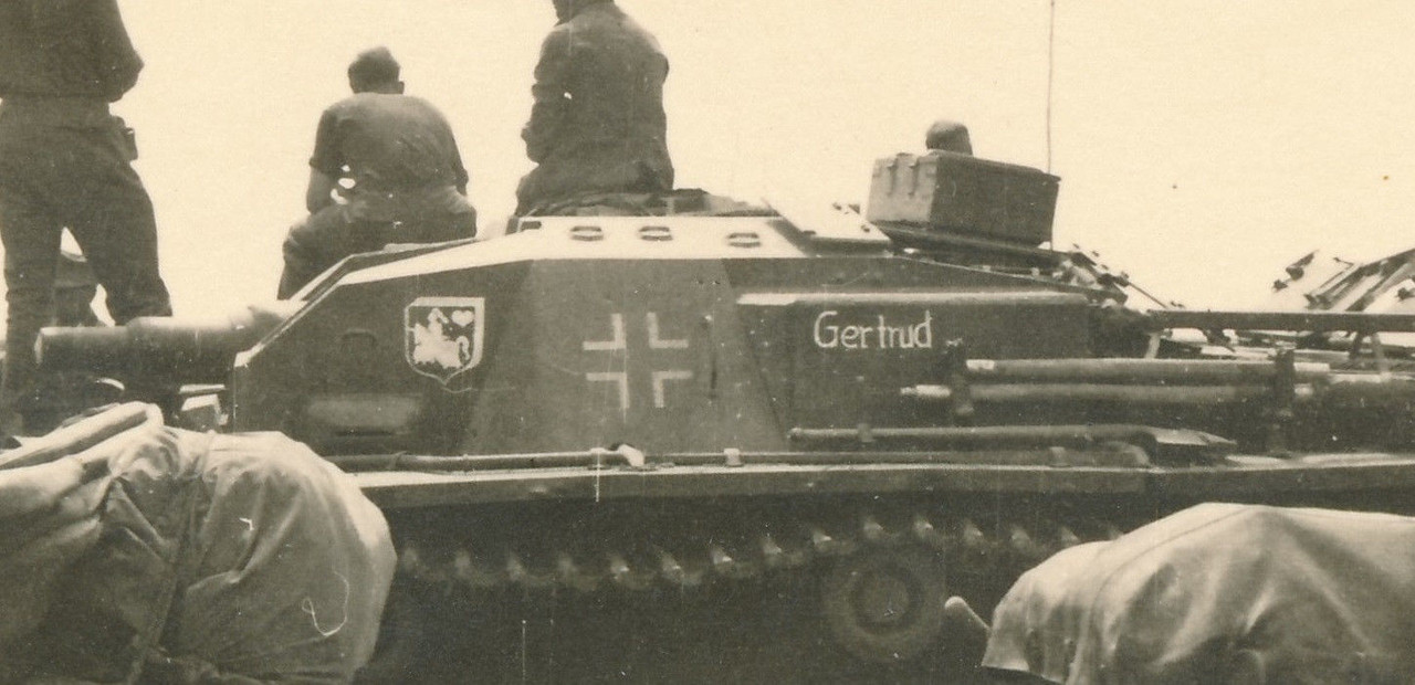 Sturmgeschütz Gertrud StuG mit Truppenabzeichen 