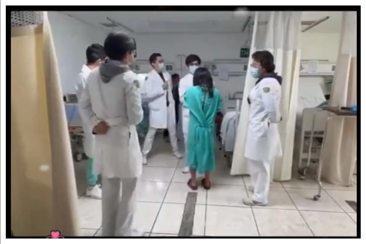 Viral: Médicos del IMSS en Toluca festejan cumpleaños de quinceañera internada