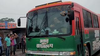 তারেক রহমানকে বহনকারী বাস