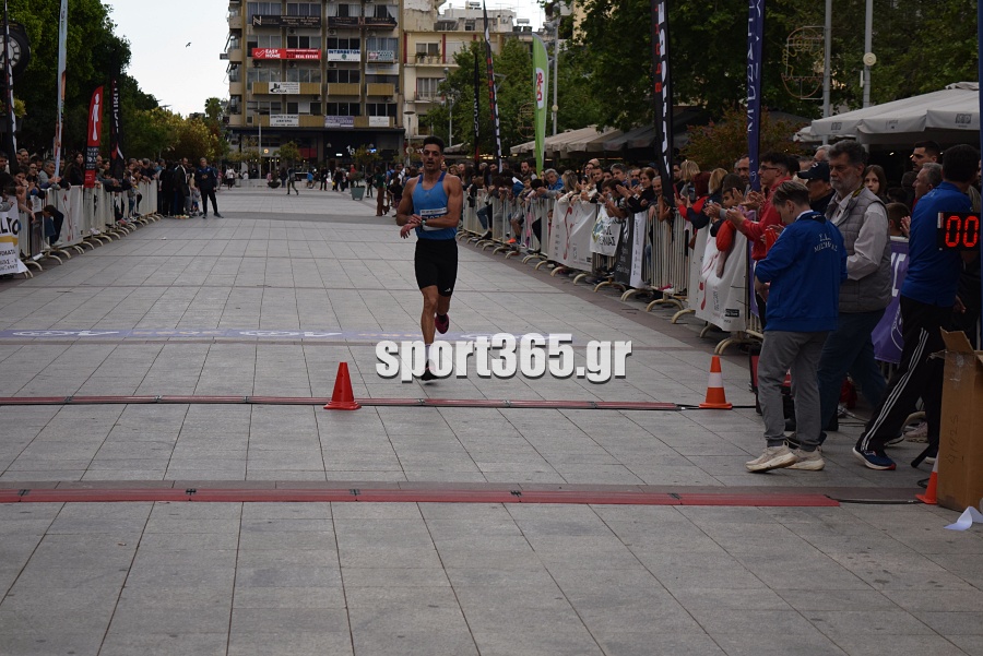, 23&omicron;&sigmaf; &Alpha;&gamma;ώ&nu;&alpha;&sigmaf; &Delta;&rho;ό&mu;&omicron;&upsilon; &Kappa;&alpha;&lambda;&alpha;&mu;ά&tau;&alpha;&sigmaf;: &Mu;&iota;&alpha; &pi;&omicron;&lambda;ύ&chi;&rho;&omega;&mu;&eta; &gamma;&iota;&omicron;&rho;&tau;ή &alpha;&theta;&lambda;&eta;&tau;&iota;&sigma;&mu;&omicron;ύ &mu;&epsilon; &pi;&rho;&omega;&tau;&iota;έ&sigmaf; &Mu;&pi;&omicron;&upsilon;&rho;ί&kappa;&alpha; &kappa;&alpha;&iota; &Zeta;&omicron;&sigma;&kappa;ί&nu; (&phi;&omega;&tau;&omicron;&gamma;&rho;&alpha;&phi;ί&epsilon;&sigmaf; &kappa;&alpha;&iota; &beta;ί&nu;&tau;&epsilon;&omicron;)