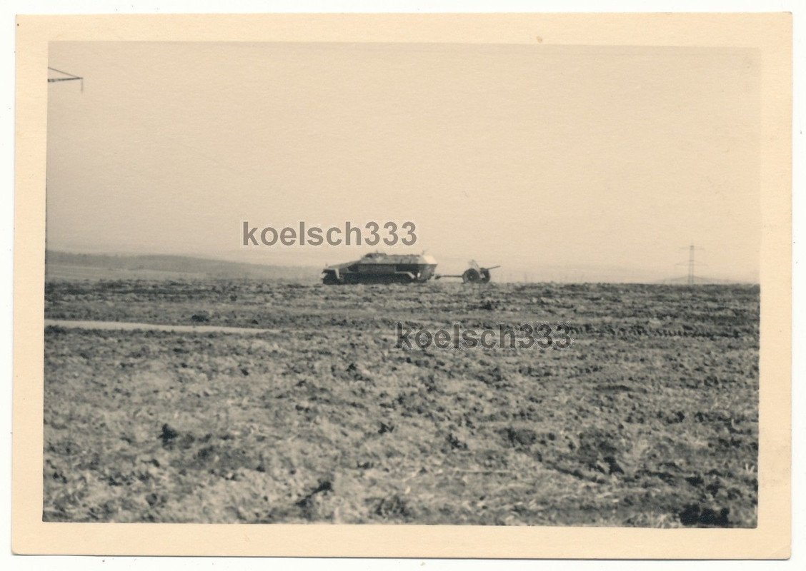 Foto Schützenpanzer mit 3,7cm PaK Geschütz  Panz
