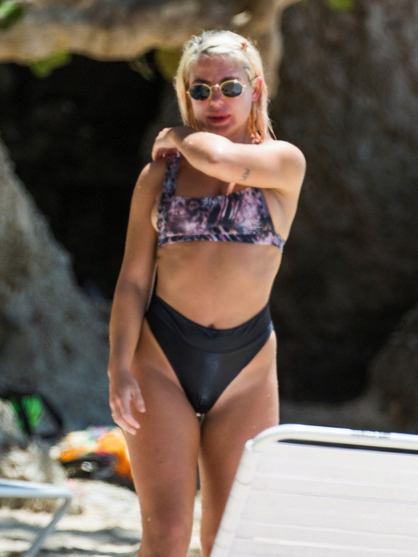 Jessica-Woodley-upskirtSTARS.com (27)