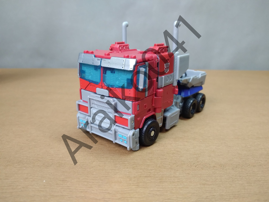 Rise-Of-The-Beasts-Mainline-Voyager-Optimus-Prime-In-Hand-Images-2