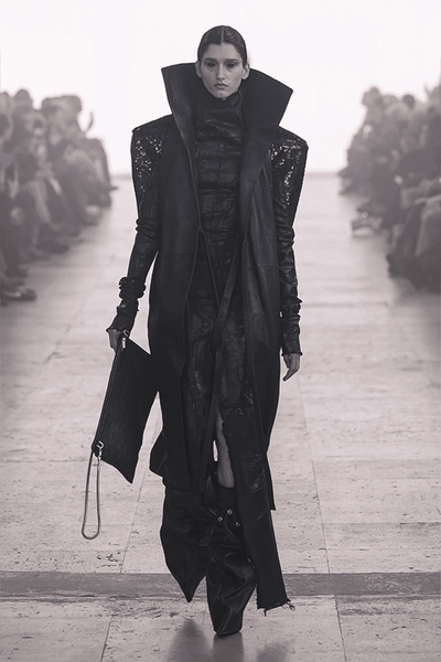 https hypebeast com image 2025 03 06 rick owens fall winter 2025 paris fashion week womenswear run