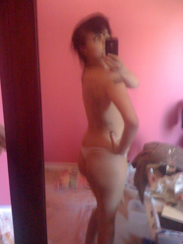 Otra nena amateur desnuda y embarazada