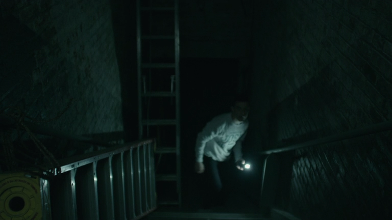 Mr.Robot.S03E01.Modalita.risparmio.energetico.BDRip.ITA.ENG.AAC.x264-BlackBit[screenshot 5]