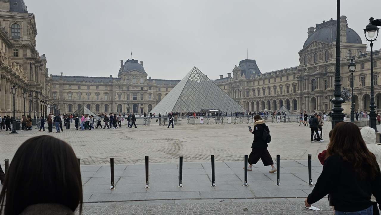 有名的玻璃金字塔